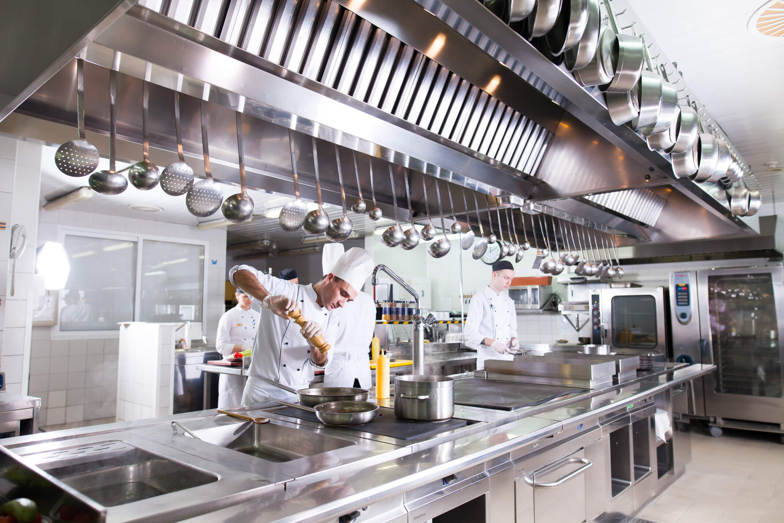 Czystość w kuchni profesjonalnej – gotowe rozwiązania na wiele wyzwań restauratorów.
