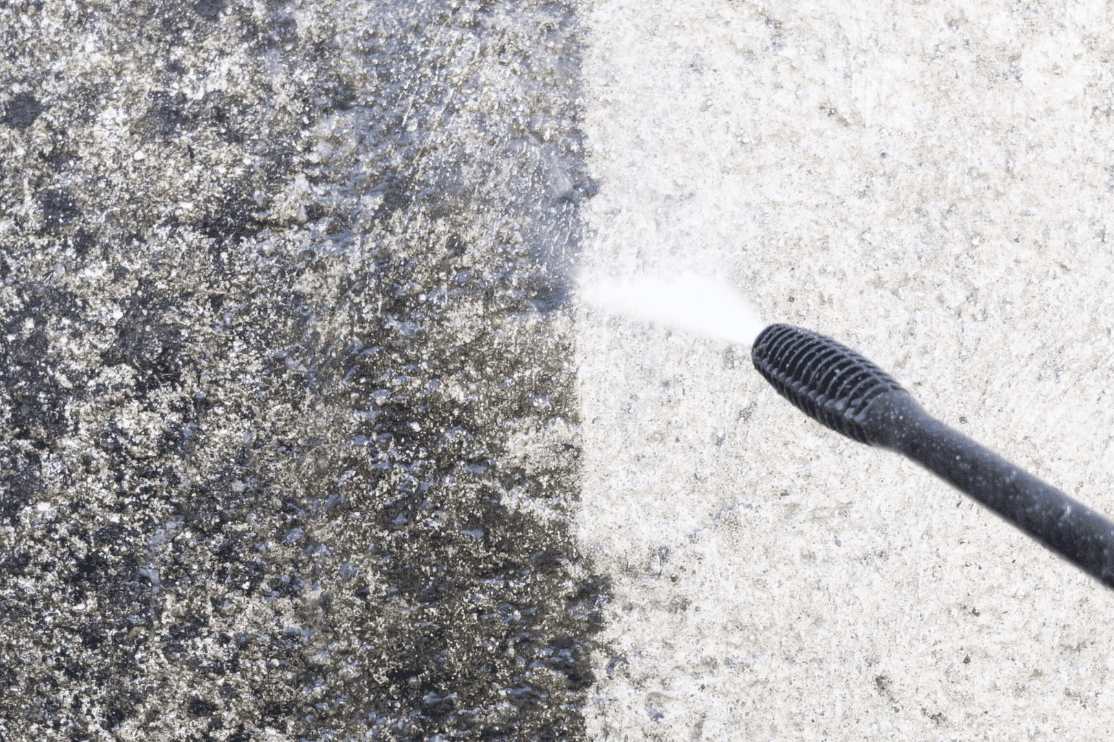 Cleaning the facade with a pressure washer