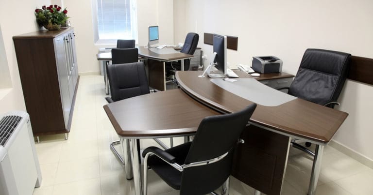 
Two-step care for wooden, wood-based and aluminum furniture					